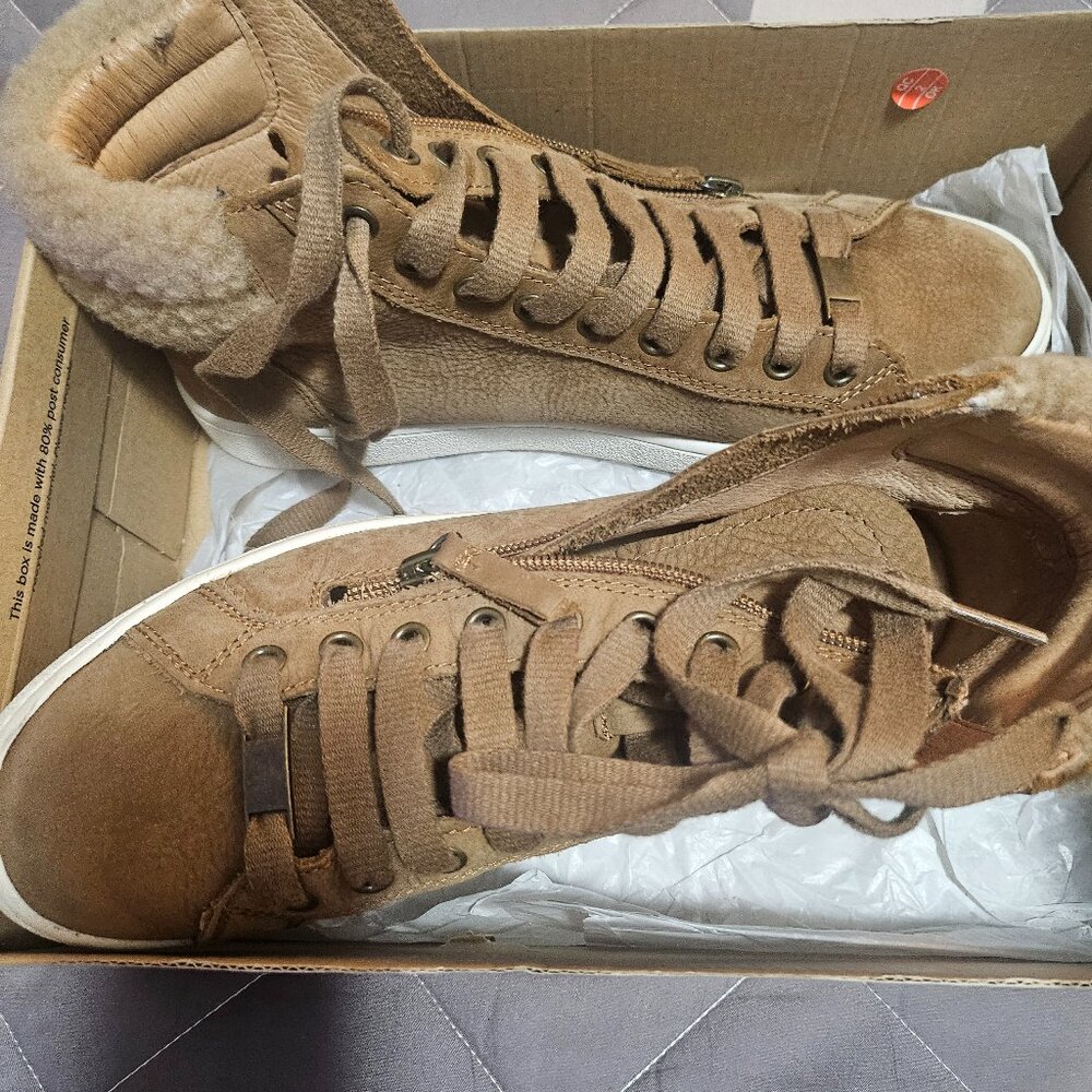 UGGs